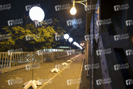 Lichtmauer aus Ballons, Berlin