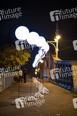 Lichtmauer aus Ballons, Berlin
