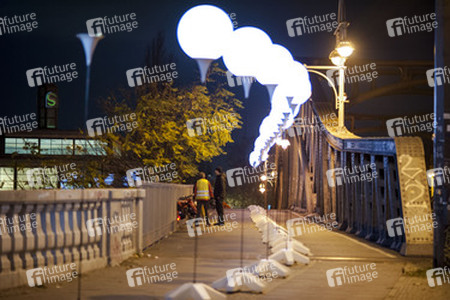 Lichtmauer aus Ballons, Berlin