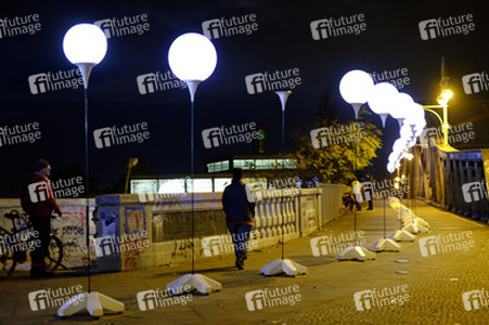 Lichtmauer aus Ballons, Berlin