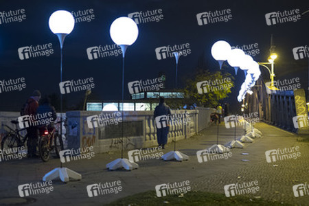 Lichtmauer aus Ballons, Berlin