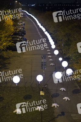 Lichtmauer aus Ballons, Berlin