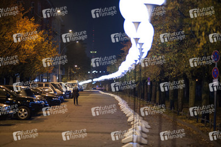 Lichtmauer aus Ballons, Berlin