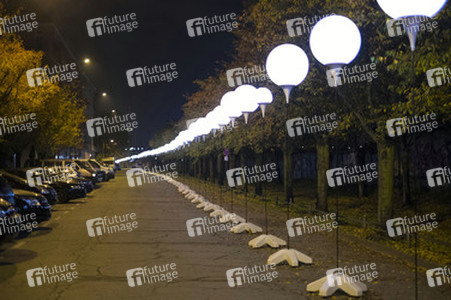 Lichtmauer aus Ballons, Berlin
