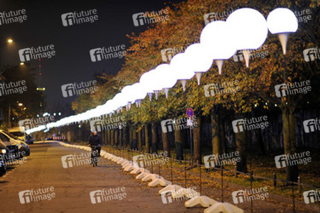 Lichtmauer aus Ballons, Berlin