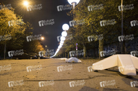 Lichtmauer aus Ballons, Berlin