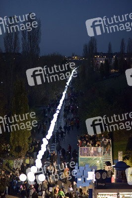 Lichtmauer aus Ballons, Berlin