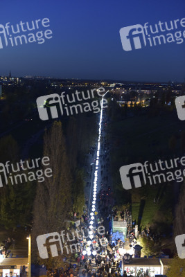 Lichtmauer aus Ballons, Berlin