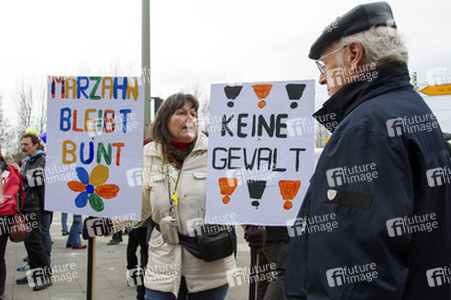Gegen-Demo zur Neonazi-Demo gegen Flüchtlinge, Berlin