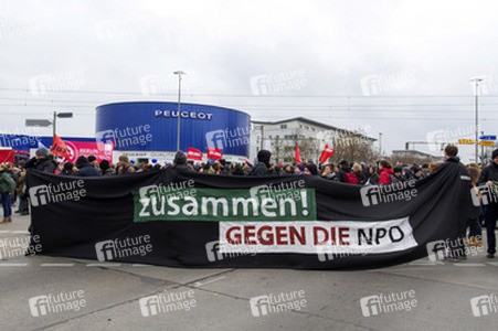 Gegen-Demo zur Neonazi-Demo gegen Flüchtlinge, Berlin