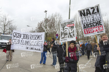 Gegen-Demo zur Neonazi-Demo gegen Flüchtlinge, Berlin