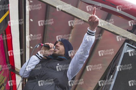 Gegen-Demo zur Neonazi-Demo gegen Flüchtlinge, Berlin