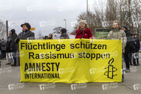 Gegen-Demo zur Neonazi-Demo gegen Flüchtlinge, Berlin