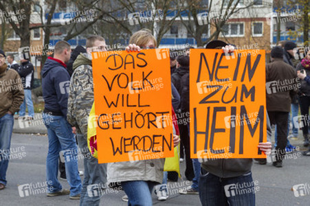 Neonazi-Demo gegen Flüchtlinge, Berlin