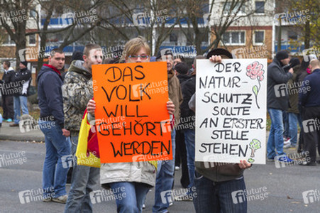 Neonazi-Demo gegen Flüchtlinge, Berlin
