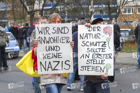 Neonazi-Demo gegen Flüchtlinge, Berlin
