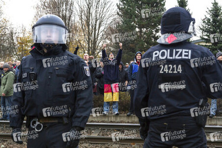 Neonazi-Demo gegen Flüchtlinge, Berlin
