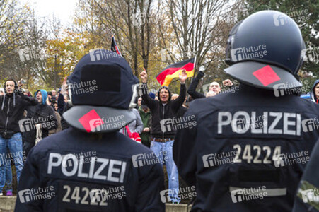 Neonazi-Demo gegen Flüchtlinge, Berlin