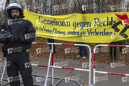 Gegen-Demo zur Neonazi-Demo gegen Flüchtlinge, Berlin