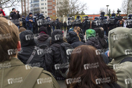 Gegen-Demo zur Neonazi-Demo gegen Flüchtlinge, Berlin