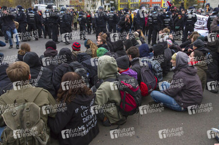 Gegen-Demo zur Neonazi-Demo gegen Flüchtlinge, Berlin
