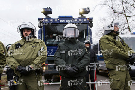 Gegen-Demo zur Neonazi-Demo gegen Flüchtlinge, Berlin