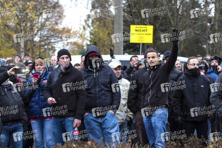 Neonazi-Demo gegen Flüchtlinge, Berlin