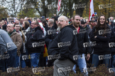 Neonazi-Demo gegen Flüchtlinge, Berlin