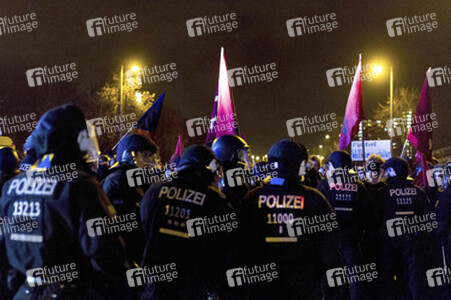 Gegen-Demo zur Neonazi-Demo gegen Flüchtlinge, Berlin