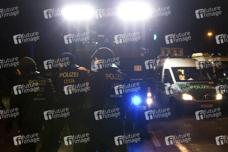 Gegen-Demo zur Neonazi-Demo gegen Flüchtlinge, Berlin