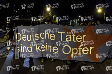 Gegen-Demo zur Neonazi-Demo gegen Flüchtlinge, Berlin