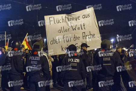 Neonazi-Demo gegen Flüchtlinge, Berlin
