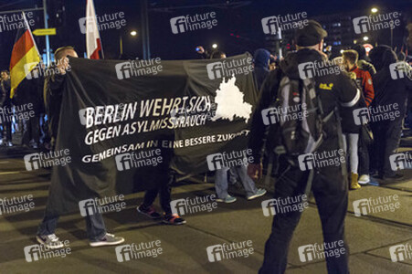 Neonazi-Demo gegen Flüchtlinge, Berlin