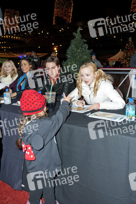 'Liv und Maddie' Cast beim Queen Mary's Chill, Long Beach
