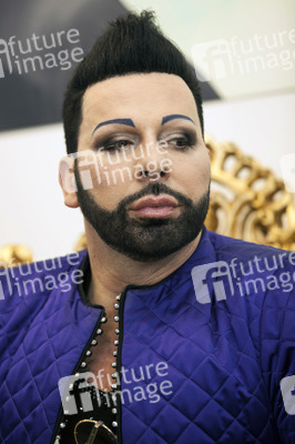 Harald Glööckler präsentiert seine neue Sonnenbrillenkollektion, München