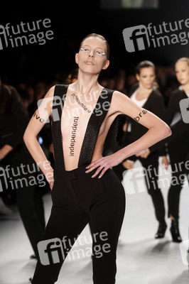 It's Showtime Maybelline New York 100th Anniversary Show, Berlin Fashion Week Autumn/Winter 2015