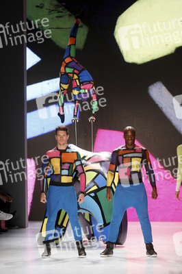 It's Showtime Maybelline New York 100th Anniversary Show, Berlin Fashion Week Autumn/Winter 2015