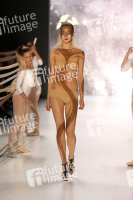 It's Showtime Maybelline New York 100th Anniversary Show, Berlin Fashion Week Autumn/Winter 2015