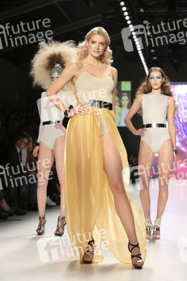It's Showtime Maybelline New York 100th Anniversary Show, Berlin Fashion Week Autumn/Winter 2015