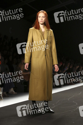 Esther Perbandt Fashion Show, Berlin Fashion Week Autumn/Winter 2015