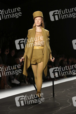 Esther Perbandt Fashion Show, Berlin Fashion Week Autumn/Winter 2015