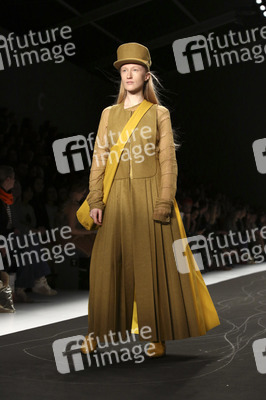 Esther Perbandt Fashion Show, Berlin Fashion Week Autumn/Winter 2015