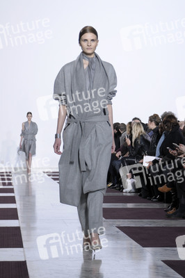 Yiqing Yin Fashion Show, Haute Couture Fashion Week Paris