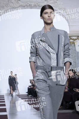 Yiqing Yin Fashion Show, Haute Couture Fashion Week Paris