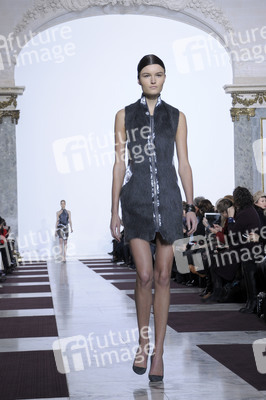 Yiqing Yin Fashion Show, Haute Couture Fashion Week Paris