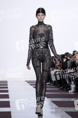Yiqing Yin Fashion Show, Haute Couture Fashion Week Paris