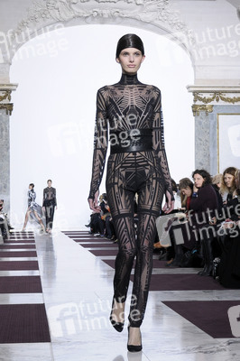 Yiqing Yin Fashion Show, Haute Couture Fashion Week Paris