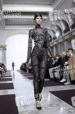 Yiqing Yin Fashion Show, Haute Couture Fashion Week Paris