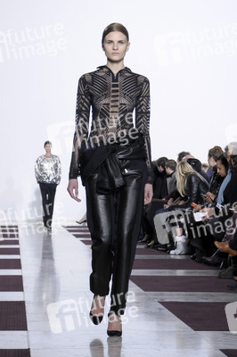 Yiqing Yin Fashion Show, Haute Couture Fashion Week Paris