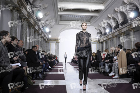 Yiqing Yin Fashion Show, Haute Couture Fashion Week Paris